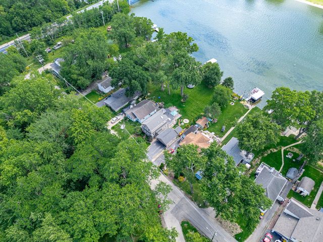 3315 S Riverdale Road, Mchenry, IL 60051