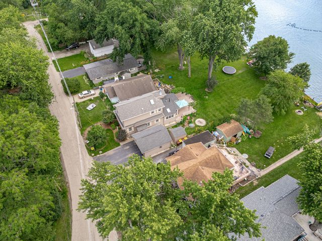 3315 S Riverdale Road, Mchenry, IL 60051