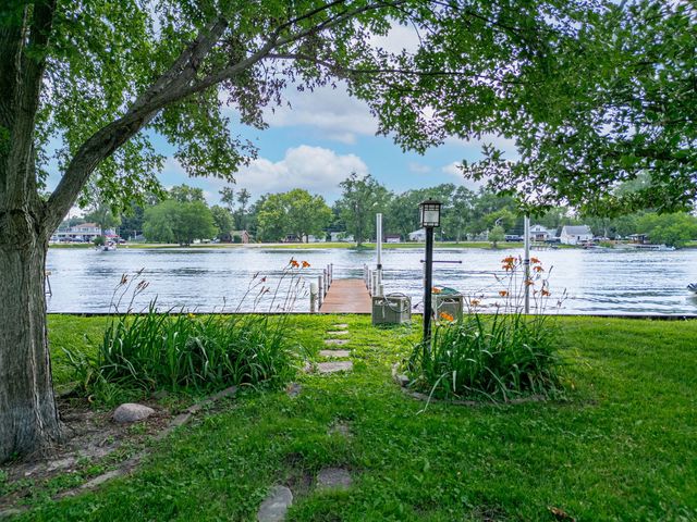 3315 S Riverdale Road, Mchenry, IL 60051