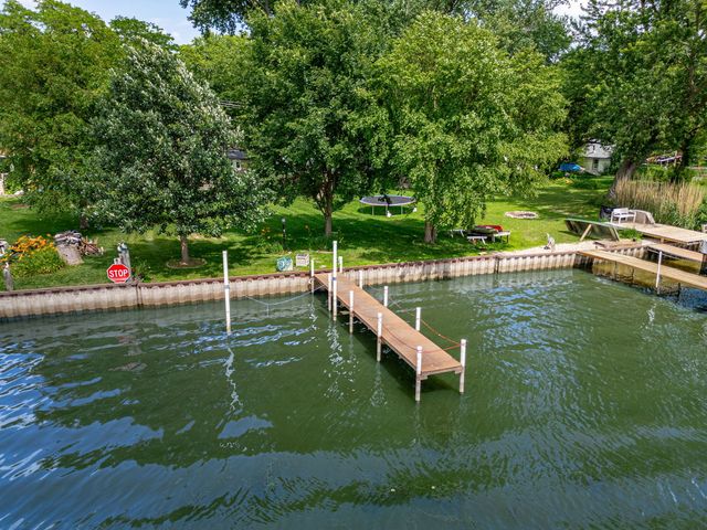 3315 S Riverdale Road, Mchenry, IL 60051