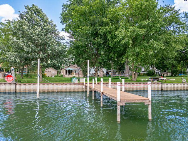 3315 S Riverdale Road, Mchenry, IL 60051