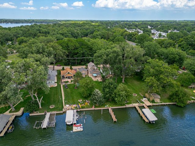 3315 S Riverdale Road, Mchenry, IL 60051
