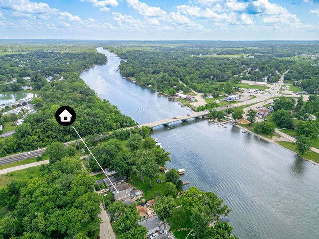 3315 S Riverdale Road, Mchenry, IL 60051