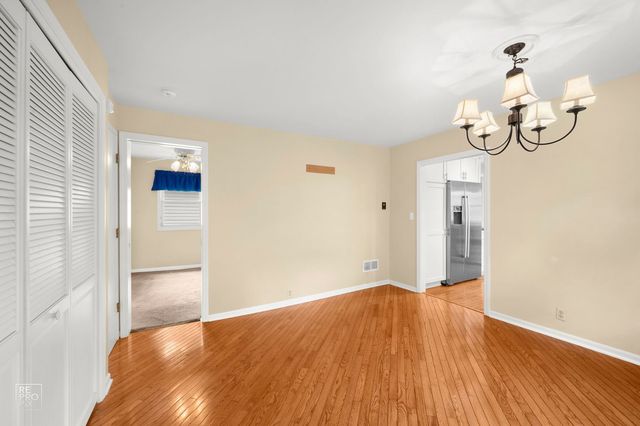 3315 S Riverdale Road, Mchenry, IL 60051