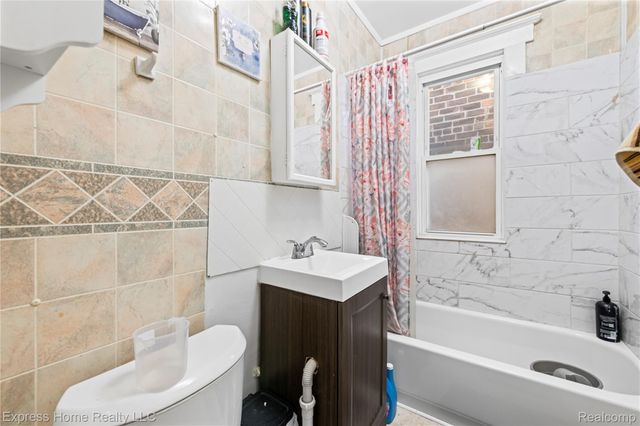 3321 Holbrook Street, Hamtramck, MI 48212