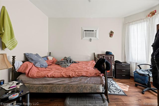 3321 Holbrook Street, Hamtramck, MI 48212