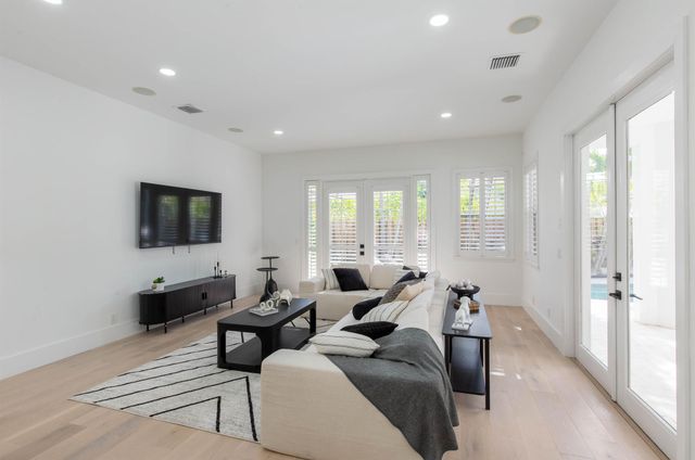 2443 Players Court, Wellington, FL 33414