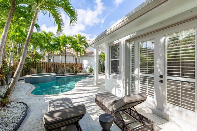 2443 Players Court, Wellington, FL 33414