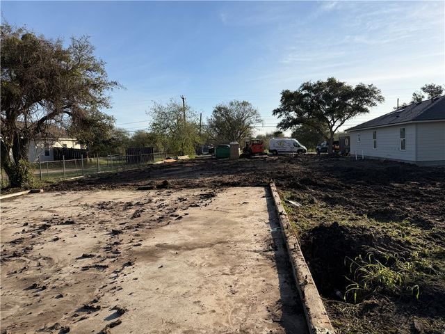 2606 Mccain Dr, Corpus Christi, TX 78410