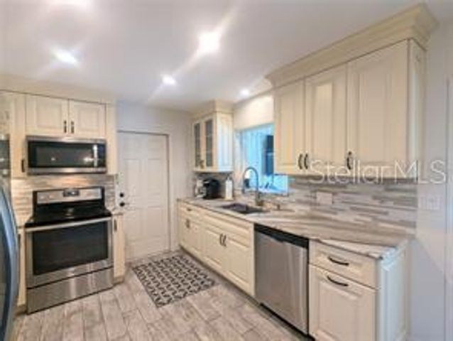 3070 GULF GATE DRIVE, Sarasota, FL 34231