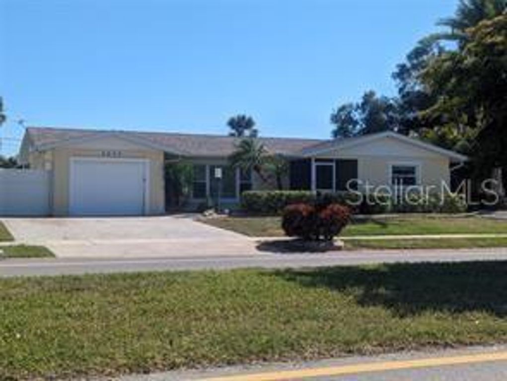 3070 GULF GATE DRIVE, Sarasota, FL 34231