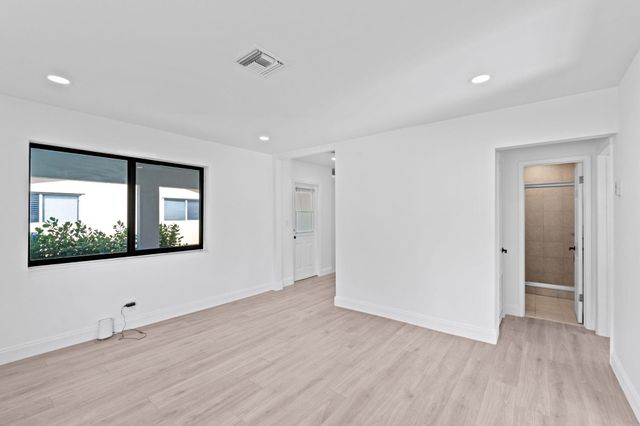 699 NE 40th Street, Oakland Park, FL 33334