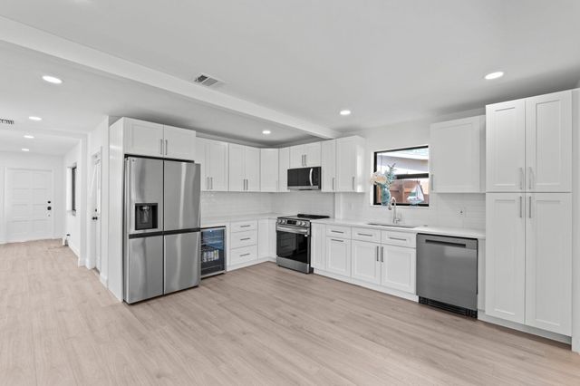 699 NE 40th Street, Oakland Park, FL 33334