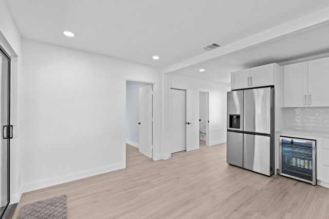 699 NE 40th Street, Oakland Park, FL 33334