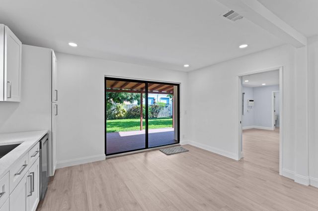 699 NE 40th Street, Oakland Park, FL 33334