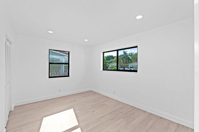 699 NE 40th Street, Oakland Park, FL 33334