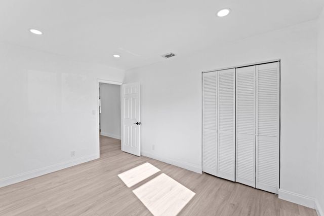 699 NE 40th Street, Oakland Park, FL 33334