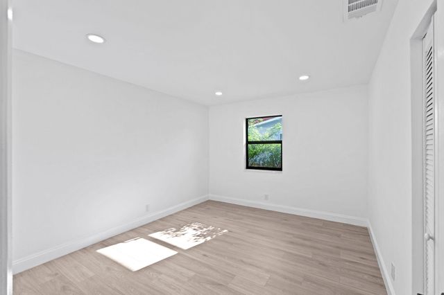 699 NE 40th Street, Oakland Park, FL 33334