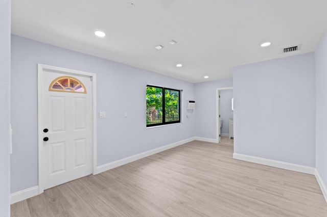 699 NE 40th Street, Oakland Park, FL 33334