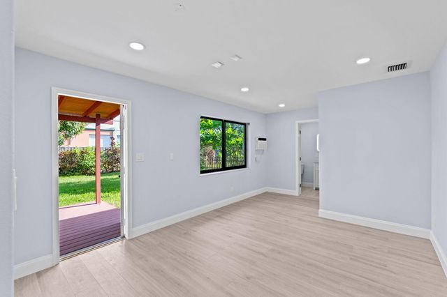 699 NE 40th Street, Oakland Park, FL 33334