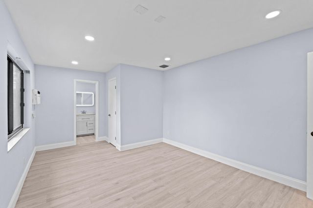 699 NE 40th Street, Oakland Park, FL 33334