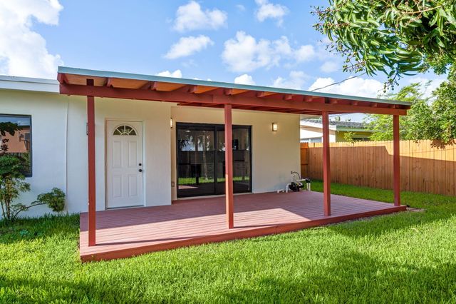 699 NE 40th Street, Oakland Park, FL 33334