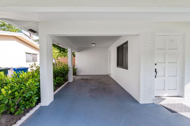 699 NE 40th Street, Oakland Park, FL 33334