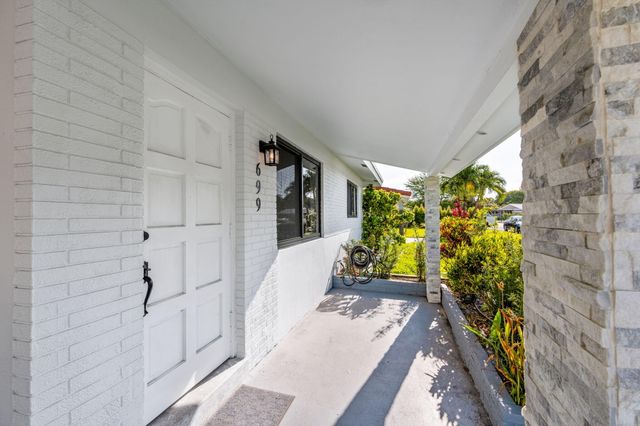 699 NE 40th Street, Oakland Park, FL 33334