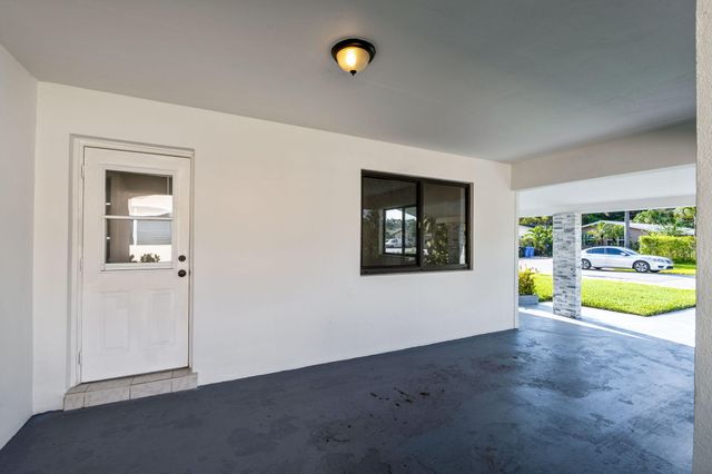 699 NE 40th Street, Oakland Park, FL 33334