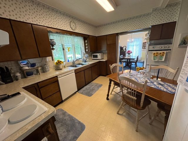 401 W 10th Street, Sterling, IL 61081