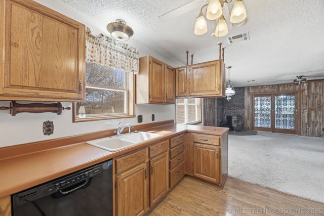 518 Fox Run Court, Mannford, OK 74044