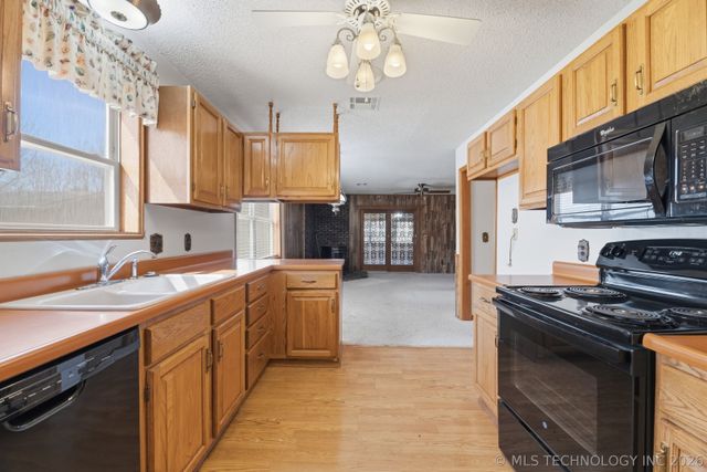 518 Fox Run Court, Mannford, OK 74044