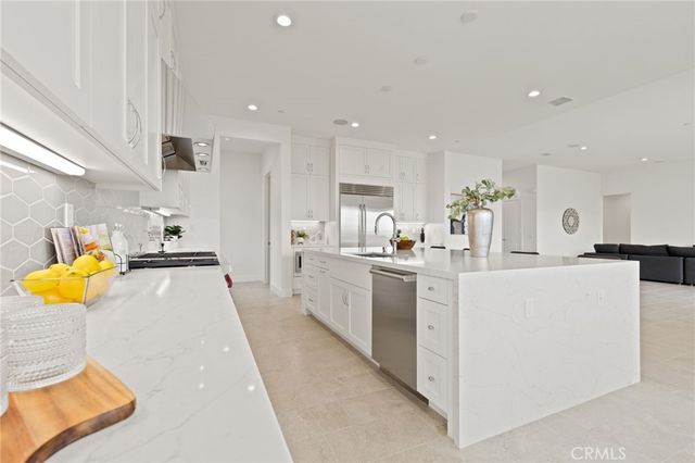 30041 N Avenida Sierra Madre, Valencia, CA 91354