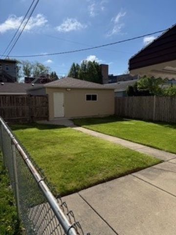 2529 N Kimball Avenue, Chicago, IL 60647