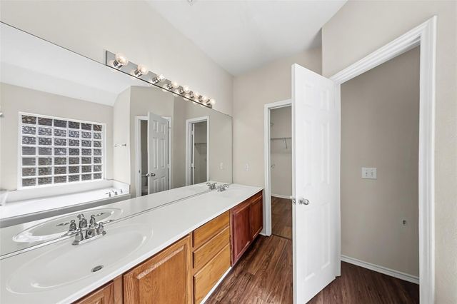 2718 Darby Brook Drive, Fresno, TX 77545