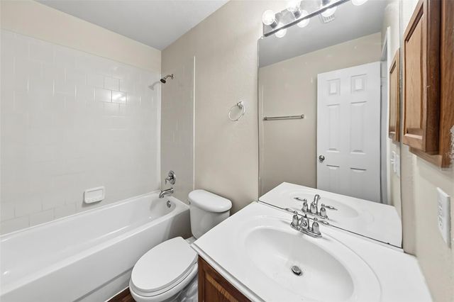 2718 Darby Brook Drive, Fresno, TX 77545