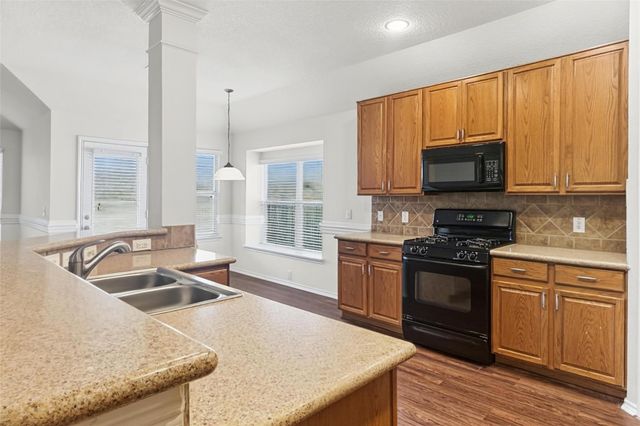2718 Darby Brook Drive, Fresno, TX 77545