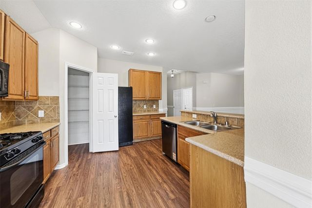 2718 Darby Brook Drive, Fresno, TX 77545