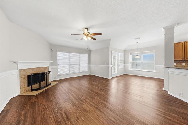 2718 Darby Brook Drive, Fresno, TX 77545