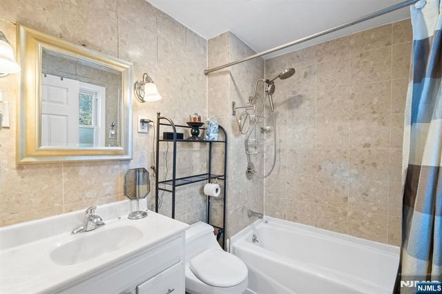 403 Hazlitt Avenue, Leonia, NJ 07605