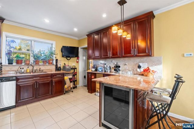 403 Hazlitt Avenue, Leonia, NJ 07605