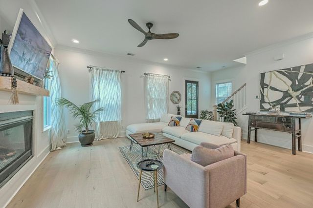 1032 Avenue Of Oaks, Charleston, SC 29407