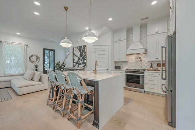 1032 Avenue Of Oaks, Charleston, SC 29407