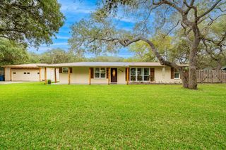2438 Henrietta Pl, Ingleside, TX 78362