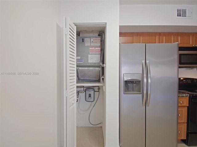 3680 N 56th Ave 811, Hollywood, FL 33021