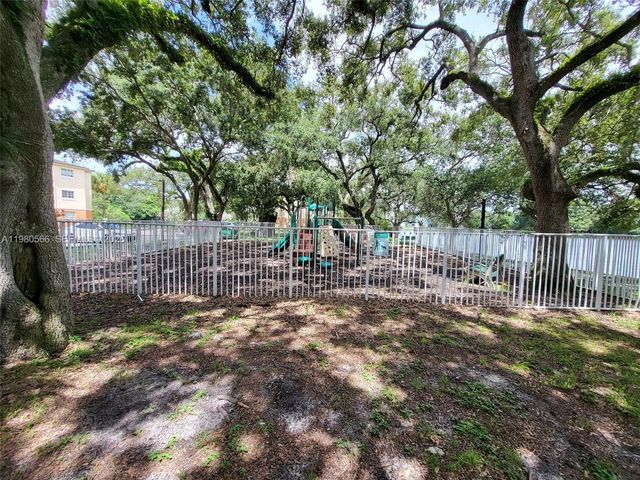 3680 N 56th Ave 811, Hollywood, FL 33021