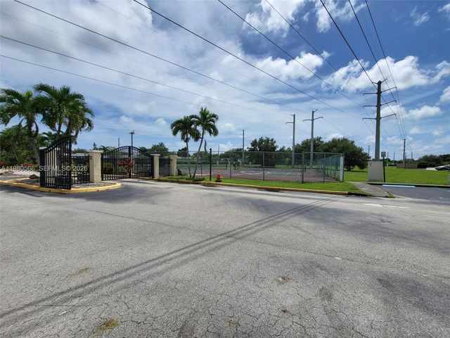 3680 N 56th Ave 811, Hollywood, FL 33021