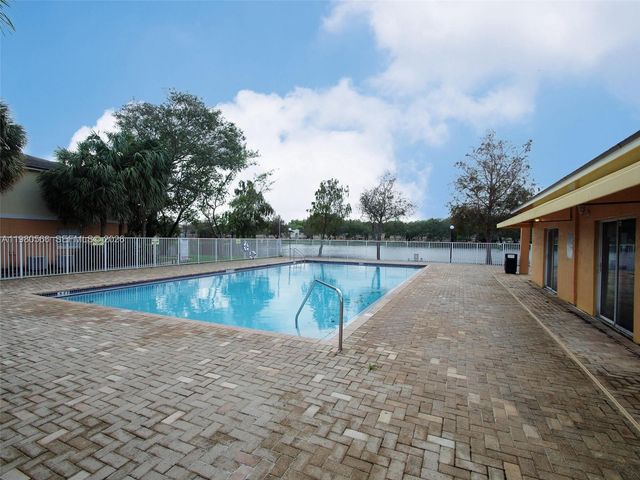 3680 N 56th Ave 811, Hollywood, FL 33021