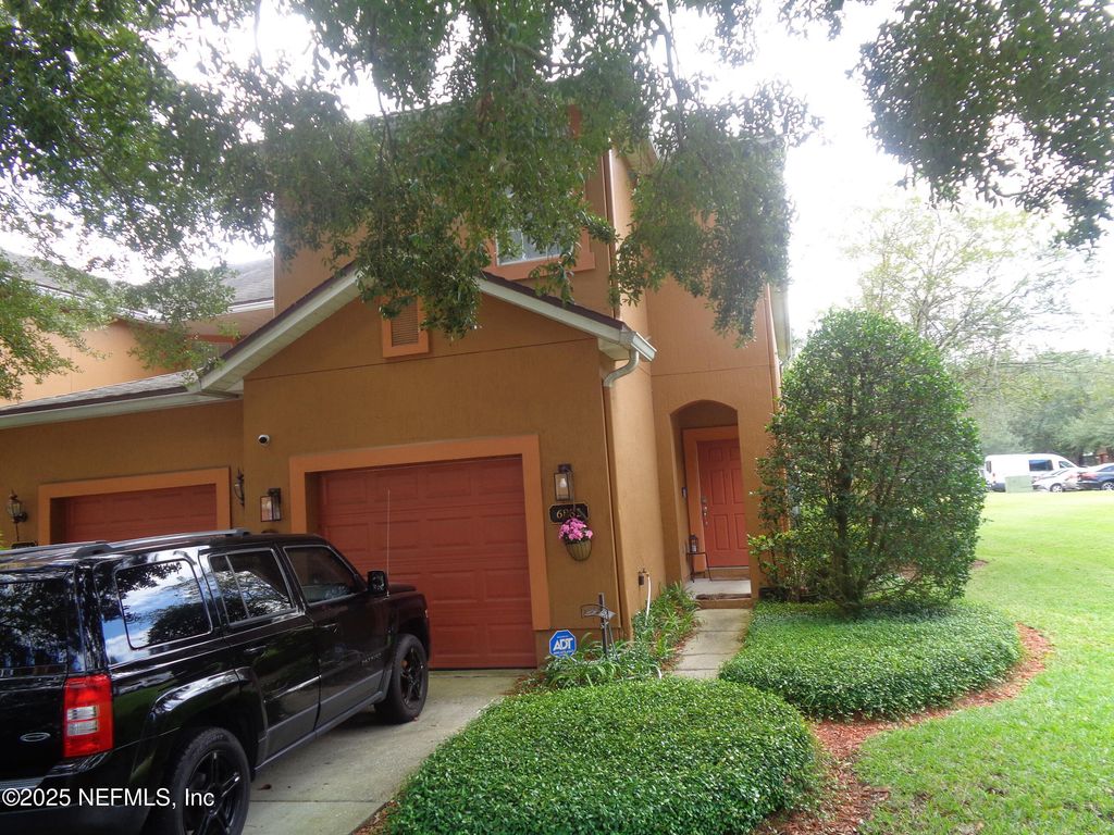 6882 LAKE MIST Lane, Jacksonville, FL 32210
