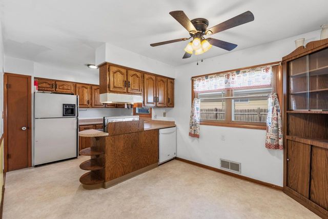 140 FRIENDSHIP STREET, North Fond Du Lac, WI 54937